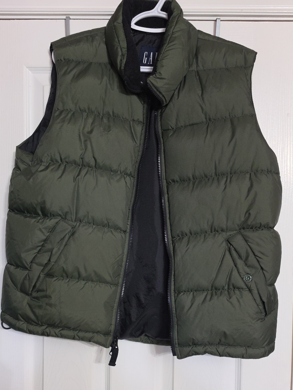 GAP Men’s Olive Quilted Puffer Vest